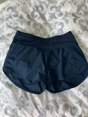 Lululemon Tracker Short (size 4)